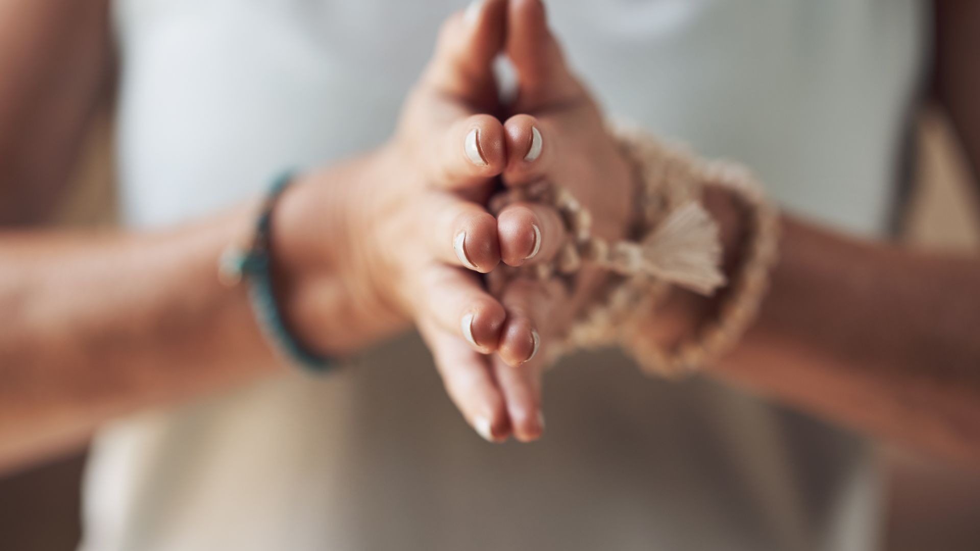 Holisztikus iránytű nyugalohmm, jóga és önismeret, jóga, női jóga, jóga écs, jóga pannonhalma, családállítás, csoportos családállítás, egyéni családállatás, családállítás écs, holisztikus szemlélet, funkcionális táplálkozás, gerincjóga, táplálkozás, mozgás és étkezés, lelki egészség, Tóth Magdolna, Tóth Magdi